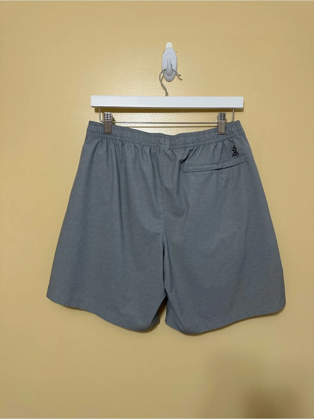 Chubbies 7” Inseam Sport Shorts Men Size Large Gray